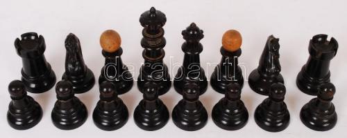 Fából készült sakkfigura készlet, 32 db