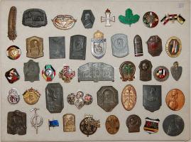 Nagy militária gyűjtemény I.V.H. 272 klf.db  kitűzők, sapkajelvények (csapattest, alakulat) különböz...