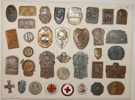 Nagy militária gyűjtemény I.V.H. 272 klf.db  kitűzők, sapkajelvények (csapattest, alakulat) különböz...