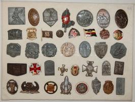 Nagy militária gyűjtemény I.V.H. 272 klf.db  kitűzők, sapkajelvények (csapattest, alakulat) különböz...