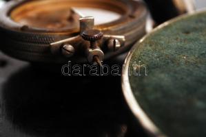 D.R.G.M. hordozható régi gramofonlejátszó, működik, 24×28 cm