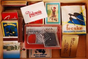 Könyvnek tűnő fém doboz, modern gyufákkal (12 db),20 ×15 cm