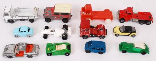 Szépen díszített fadoboz, benne 12 db kisautóval, 24x16x8 cm