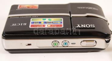 Sony Slim digitális fényképezőgép, 10.0 megapixel, 16x digitális zoom, 1 GB SD memóriakártya, elemme...