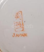 Japán kézzel festett váza, kopásnyomokkal, talpán apró hajszálrepedéssel, m: 15 cm