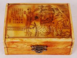 Dekoratív tárgyak: Réz sünik, Iparművészeti V. váza, csont dobozka, virágcsokor zsírkőből, Polaroid ...