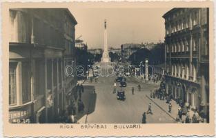 Riga, boulevard, automobile, monument