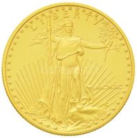 Amerikai Egyesült Államok 1990. 25$ Au "Amerikai Sas" eredeti dísztokban (17,12g/0.9167) T:1- enyhe felületi karc  USA 1990. 25 Dollars Au "American Eagle Bullion Coin" in original case (17,12g/0.9167) C:AU slightly scratched Krause KM# 218