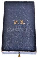 1869-1916. "Koronás Arany Érdemkereszt a Vitézségi Érem szalagján" aranyozott Br kitünteté...