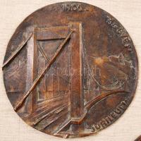 Olcsai Kiss Zoltán (1895-1981): Az ország a népe lett. Jubileum 1965. 2 db nagy méretű bronz plakett...