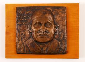 Takács Erzsébet (1928-1999): Mohácsy Mátyás. Bronz plakett, jelzett, fára ragasztva, hátán a művész köszönet nyilvánítása, 12×12,5 cm