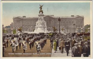 London, Buckingham Palace & Guards, Victoria memorial