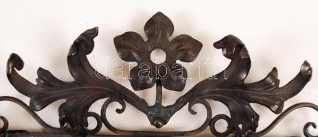 Virág motívumos díszkeret, kovácsoltvas, belső: 23×23 cm, külső:47×30 cm