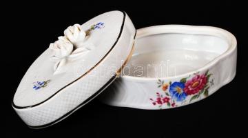 Hollóházi rózsás bonbonier, matricás, jelzett, hibátlan, 16×11 cm /
Chinaware bonbonier in flawless ...