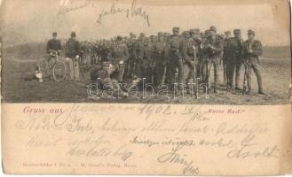 Kurze Rast / WWI military card, resting soldiers (b)