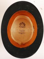 Régi cilinder kalap, jelzett Jackson, Veégh Elek Budapest IV. Váci Utca, foltos, piszkos, belső mére...