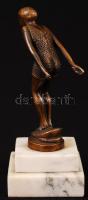 Jelzés nélkül: Úszónő. Bronz, márvány talapzaton, m:13 cm