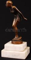 Jelzés nélkül: Úszónő. Bronz, márvány talapzaton, m:13 cm