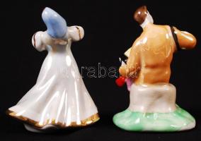 Orosz porcelán táncos pár, az egyiken apró mázhibával, jelzett, m: 8 és 9 cm