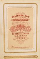 cca 1840-1850 Főnemes urakat és hölgyeket ábrázoló bőr borítású fotóalbum, 48 db keményhátú fotóval,...