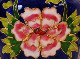 Színes váza zománcozott virágos díszítéssel, kis lepattanásokkal, m: 12 cm