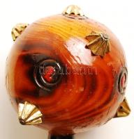 Piros mintával díszített fa buzogány, h: 34 cm