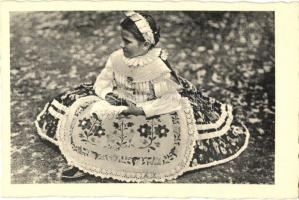 Kalocsa vidéki gyermek ünneplőben / Hungarian girl, folklore