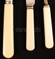 Csontnyelű élező, jelzett, h: 29 cm, csontnyelű kés és villa, 2 db kiskanál