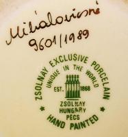 Zsolnay virágmintás váza, kézzel festett, jelzett, mini máz alatti repedéssel, m:26 cm