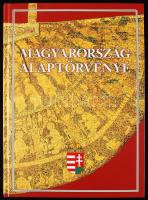 2012 Magyarország alaptörvénye (2012. január 1.) Díszkiadás. Készült Schmitt Pál államfő védnöksége alatt, Orbán Viktor miniszterelnök második kormányzása idején, Kövér László házelnök megbízásából. A kötetet tervezte és az idézeteket válogatta: Bencsik Gábor, Tipográfus: Valkóczi József. Budapest, 2012, Magyar közlöny-lap és Könyvkiadó Kft. Hozzá adományozó levél és a módosítások szövegei