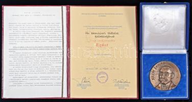 Veszely Jelena (1917- ) 2001. "Frim Jakab 1852-1919 / Jubileumi emlékérem" Br plakett dísztokban (92mm) + 1986. "Frim Jakab Emlékérem Ezüst Fokozata" az "Értelmi Fogyatékosok Országos Érdekvédelmi Szervezete Elnöksége" adományozói okirata T:2 Hungary 2001. "Jakab Frim 1852-1919 / Jubilee medal" Br plaque in original case. Sign.: Jelena Veszely (92mm) + 1986. "Jakab Frim medallion, silver degree" awarding document of "Hungarian Association for Persons with Intellectual Disability" C:XF