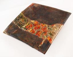 Kun Éva (1948-): Függöny között. Raku kerámia, kézzel festett, jelzett, kisebb repedéssel, 37×37  cm