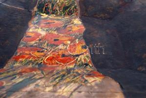 Kun Éva (1948-): Függöny között. Raku kerámia, kézzel festett, jelzett, kisebb repedéssel, 37×37  cm