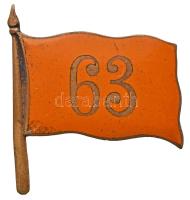 Osztrák-Magyar Monarchia ~1915. "63" a 63. gyalogezred zománcozott bronz zászlójelvénye,  hátlapon "ARKANZAS BUDAPEST" gyártói jelzéssel (27x19mm) T:2- kis zománchiba Austro-Hungarian Monarchy ~1915. "63" (63. Infantry Regiment), enamelled flag shaped cap badge with makers mark "ARKANZAS BUDAPEST" (27x19mm) C:VF small enamel error