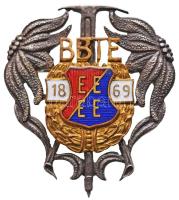 Berán Nándor, Budapest (1889-1965) 1940. "BBTE (Budapesti Budai Torna Egylet) 1869 / Túradíj 42." aranyozott, zománcozott fém díjérem (33,5x30mm) T:2 Hungary 1940. "BBTE (Buda Sport Club of Budapest) 1869 / Tour award 42." gilt, enamelled metal award medal (33,5x30mm) C:XF