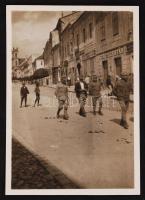 cca 1910 Besztercebánya gyógyszertár előtt katonákkal fotó / Pharmacy 6x8 cm