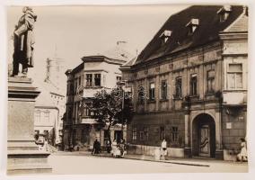 cca 1930 Győr Erzsébet tér a Kisfaludy szoborral városrészlet 18x12 cm