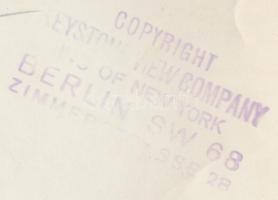 1938 Velence, Hósöprés Szent Márk téren, pecséttel jelzett, feliratozva, sarkai töredezettek, szakad...