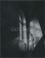 1937 Korschelt Miklós (1900-1982): Lépcsőházban, pecséttel jelzett vintage fotóművészeti alkotás, 16x21 cm