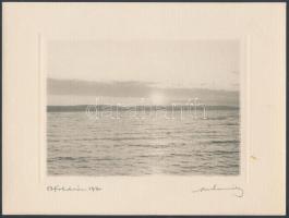 1930 Orphanidesz János (1876-1939): Balatonföldvár, aláírt vintage fotóművészeti alkotás, rézkarc utánzatú, ún. művészfólián keresztül készült nagyítás, képméret 11x16 cm, papírméret 18x24 cm