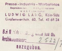 cca 1960 Angie Bübbles lokáltáncos, finoman erotikus fénykép, a kép sarkán törésvonal, 23x16 cm /
cc...