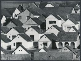 1975 Müller Ferenc(1931-): Palkonya, jelzetlen fotó, bemutatva a Magyarország ma című fotókiállításon 1975-ben, a Magyar Munkásmozgalmi Múzeumban, 20x18 cm