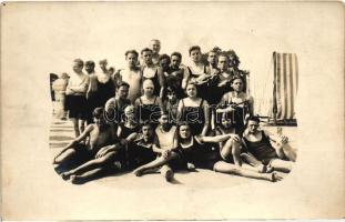 1926 Balatokenese, fürdőzők csoportkép hegedűsökkel photo (EK)