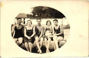 1926 Tatatóváros, Kristály strand, fürdőruhás csoportkép kutyával. photo