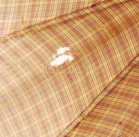 Régi esernyő, dekoratív fa szárral, kis lyukkal az esernyőn, m:78 cm