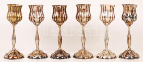 6 db ezüst (Ag.) likőrös pohár, jelzett, alján virágmotívummal díszített, m:12 cm, nettó:186.6 g / silver liqueur glasses