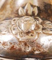 6 db ezüst (Ag.) likőrös pohár, jelzett, alján virágmotívummal díszített, m:12 cm, nettó:186.6 g / s...