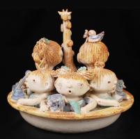 Kovács Éva (1938-): Család az állatkákkal. Kézzel festett mázas kerámia, jelzett, nagyon apró máz hi...