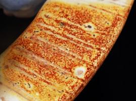 Kovács Éva (1938-): Család az állatkákkal. Kézzel festett mázas kerámia, jelzett, nagyon apró máz hi...