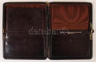 cca 1900 A Bielek-család zománcozott címerével díszített bőr tárca. Jelzett (Marton Alajos). Tetején...